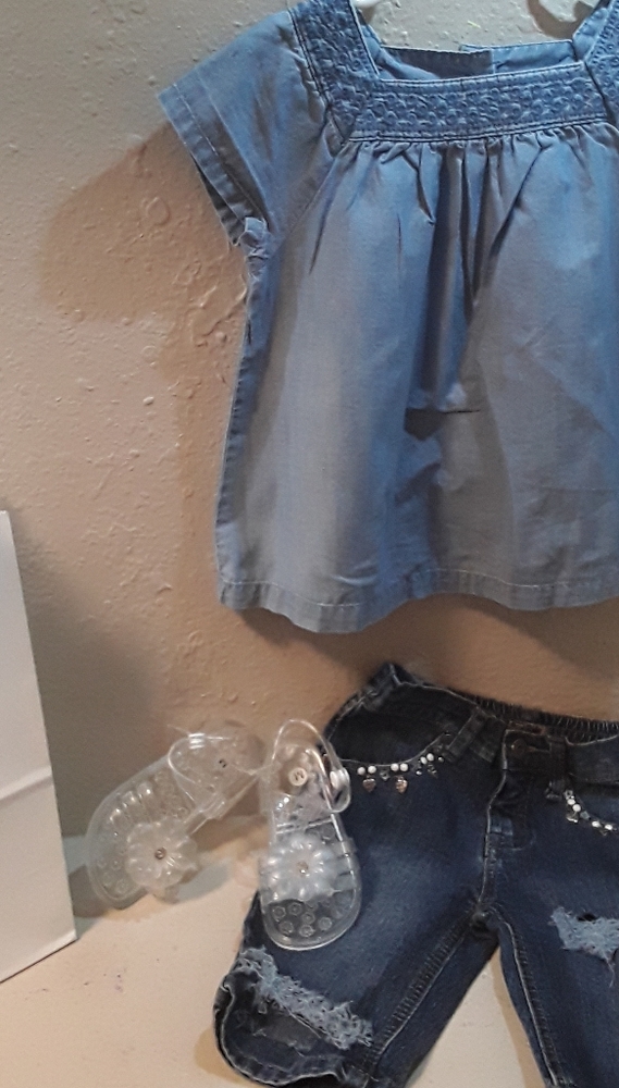 4T Girls top and 4T crop jeans